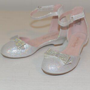 NWT Cynthia Rowley Dress Shoes Sparkle Ankle Strap Bows Closed Toe Size 9